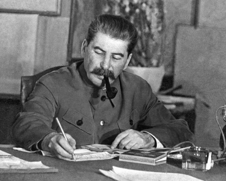 Сталин управляет страной: фотография